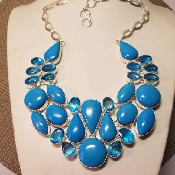 EXCELLENT NECKLACE NWOT
